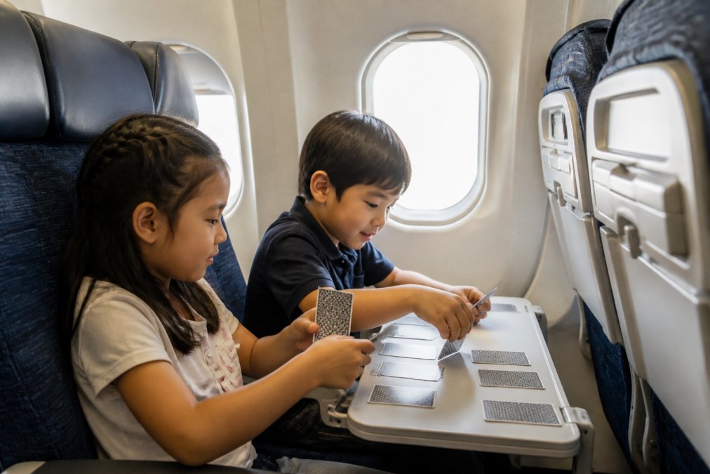 How to Keep Kids Entertained on Flights: 7 Tips
